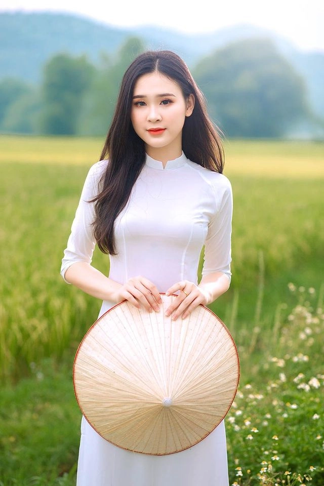 Gái xinh 2010 nổi bật với vẻ đẹp tươi sáng và đầy năng lượng trẻ trung