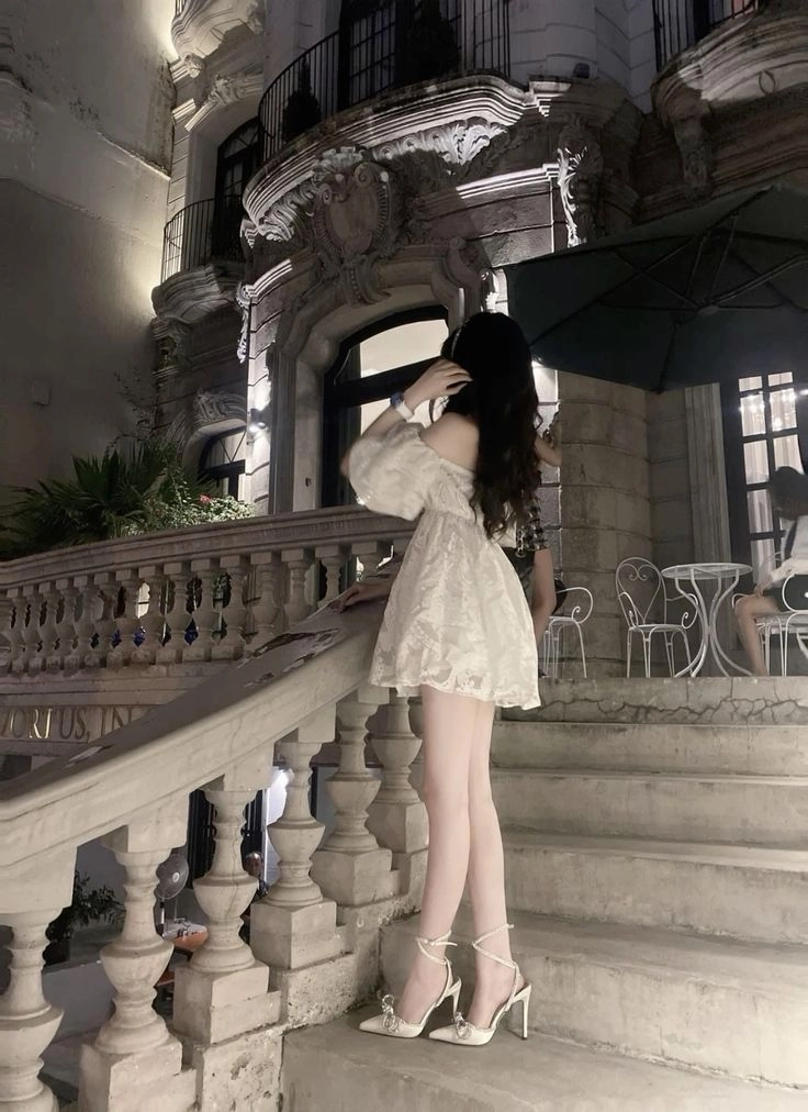 Gái xinh mặc áo trong suốt với phong cách nhẹ nhàng, cuốn hút