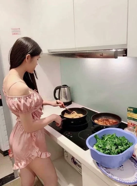 Ảnh gái xinh chụp hình trên gương tạo nên góc nhìn đầy nghệ thuật