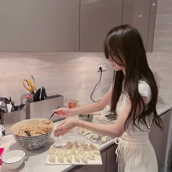 Ảnh gái xinh chụp dáng đầy nghệ thuật và sự quyến rũ