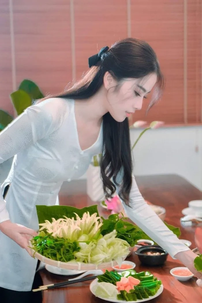 Gái đẹp chụp hình che mặt tạo sự huyền bí và thu hút ánh nhìn