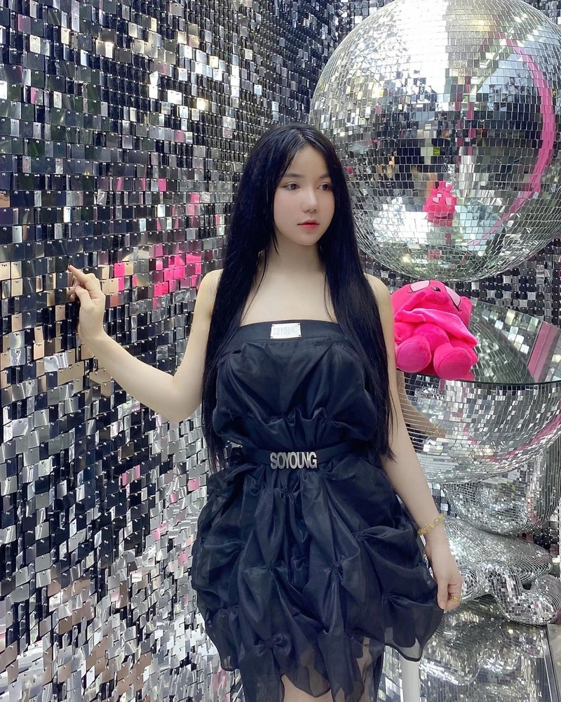 Tik tok gái đẹp thu hút ánh nhìn với vẻ đẹp tự nhiên và nét cuốn hút đặc biệt