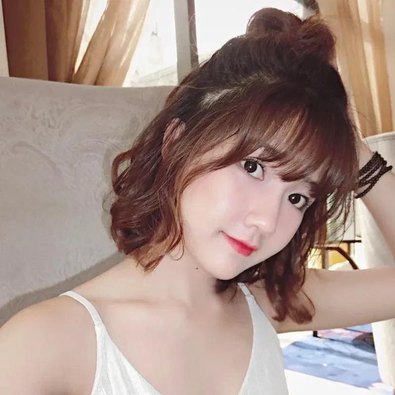 Tóc ngắn uốn tạo vẻ đẹp bồng bềnh và quyến rũ cho phái đẹp
