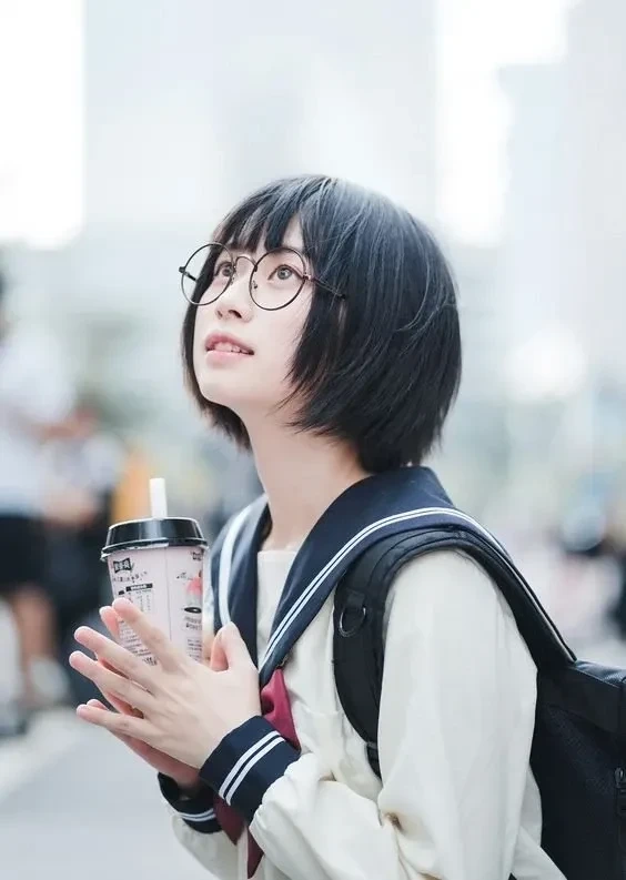 Gái xinh cute tóc ngắn mang đến vẻ đẹp trẻ trung và dễ thương