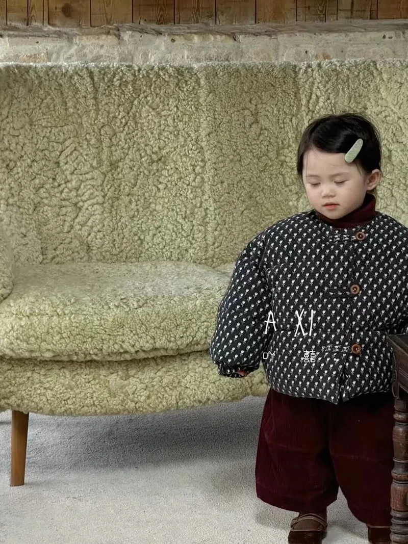 Hình nền bé gái mùa đông tạo nên cảm giác ấm áp và dễ chịu