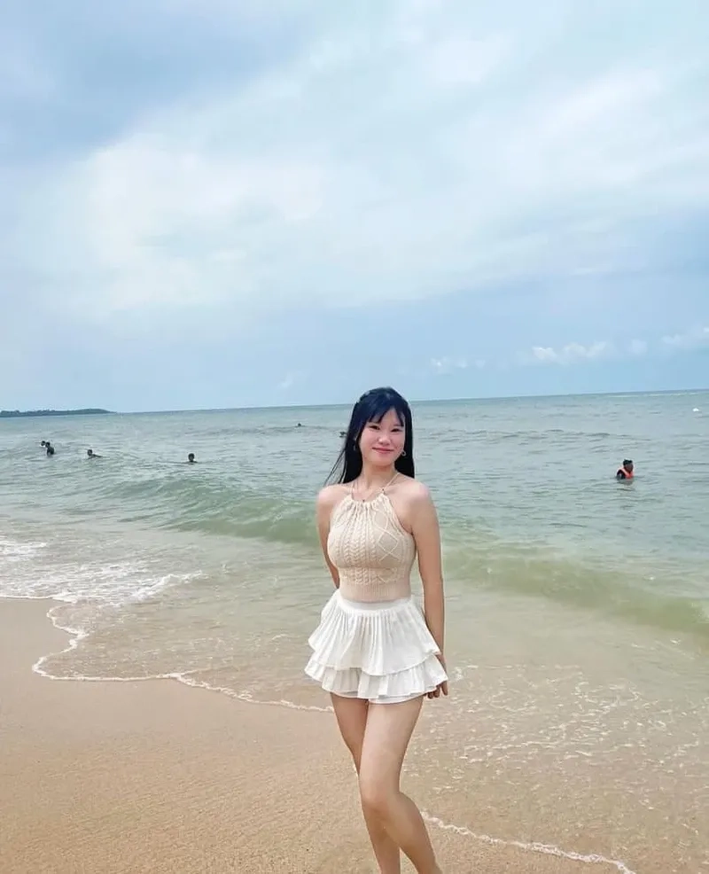 Cute hình ảnh gái đẹp tóc dài làm nổi bật sự duyên dáng và ngọt ngào