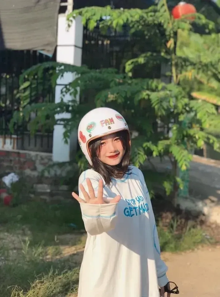 Hình ảnh be gái cute tạo cảm giác ấm áp và ngọt ngào đầy thu hút