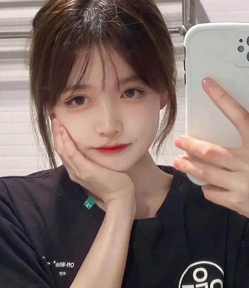 Xinh đeo kính hình ảnh con gái cute dễ thương làm nổi bật sự thông minh