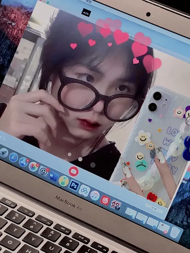 Ảnh gái cute tóc ngắn tạo cảm giác trẻ trung và năng động tự nhiên
