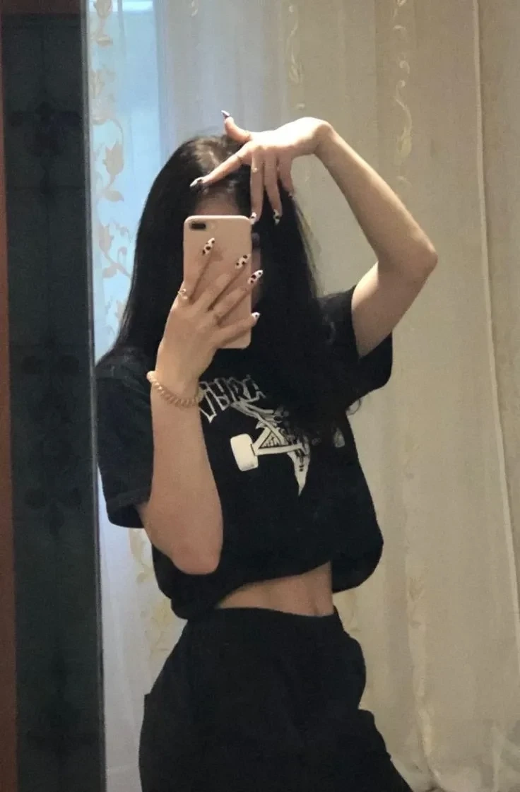 Ảnh con gái 13 tuổi đẹp che mặt mang lại sự hồn nhiên và dễ thương