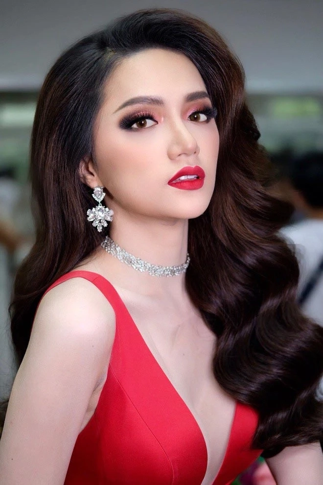 Hương Giang là hoa hậu chuyển giới nổi bật trong cộng đồng sắc đẹp