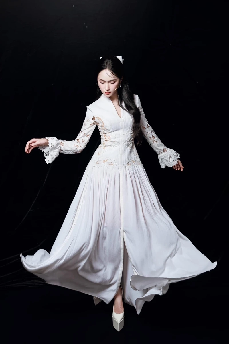 Hương Giang Idol ghi dấu ấn với giọng hát đầy nội lực và cảm xúc