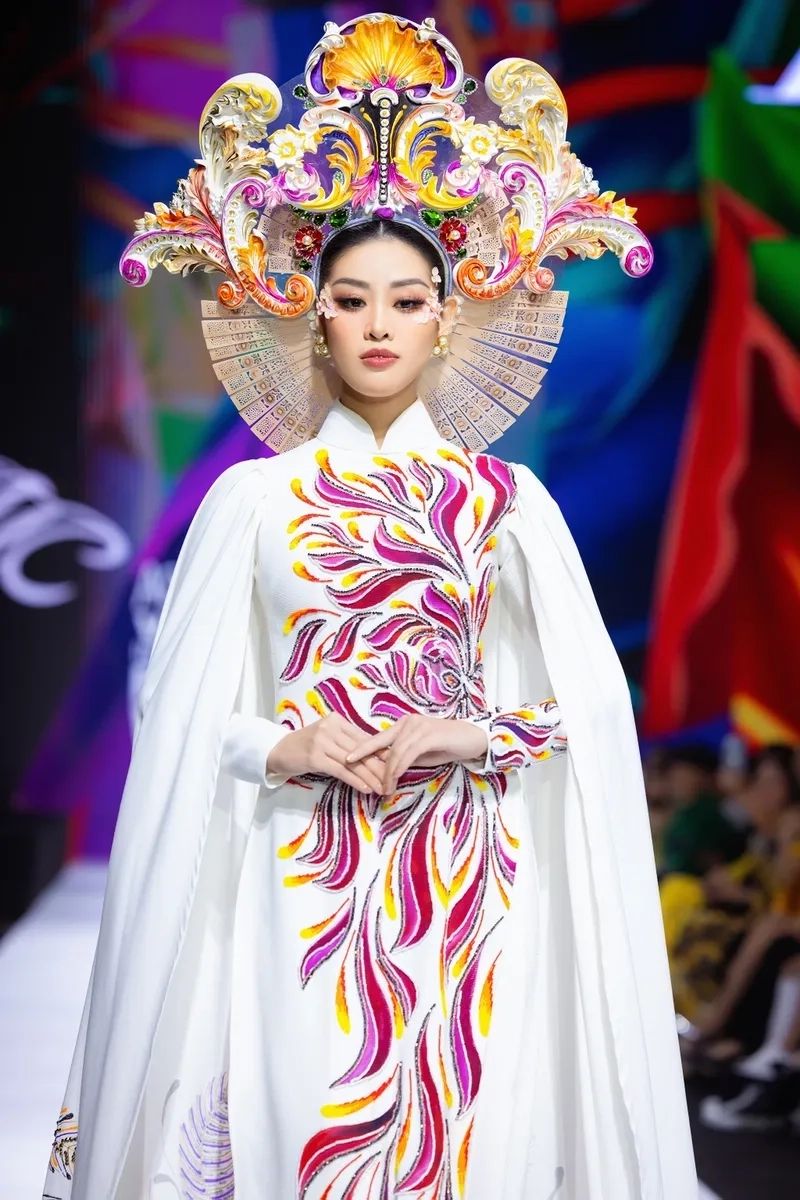 Nguyễn Trần Khánh Vân áo dài mang đến hình ảnh duyên dáng và thanh lịch