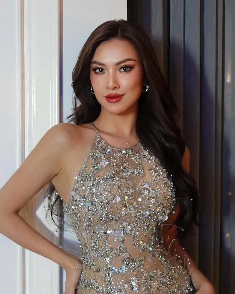 Kim Duyên dạ hội thu hút sự chú ý với vẻ đẹp quyến rũ và tự tin