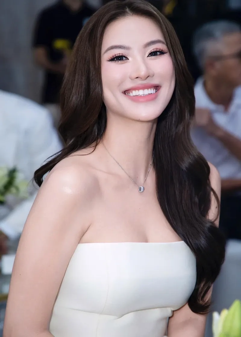 Kim Duyên vương miện là hình ảnh được người hâm mộ yêu thích và chia sẻ