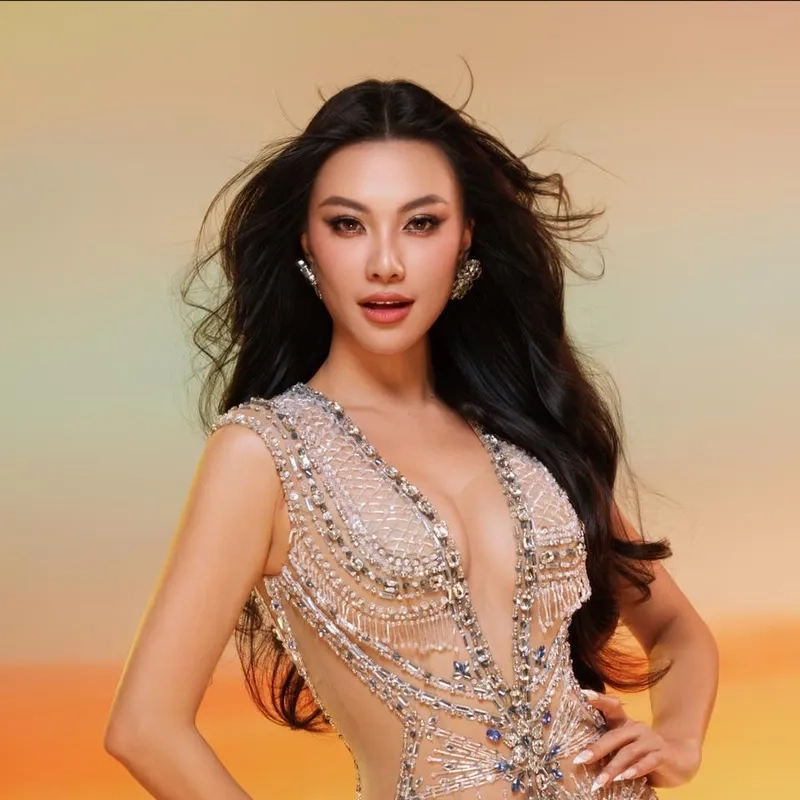 Vương miện Kim Duyên tỏa sáng, thể hiện sự duyên dáng và bản lĩnh
