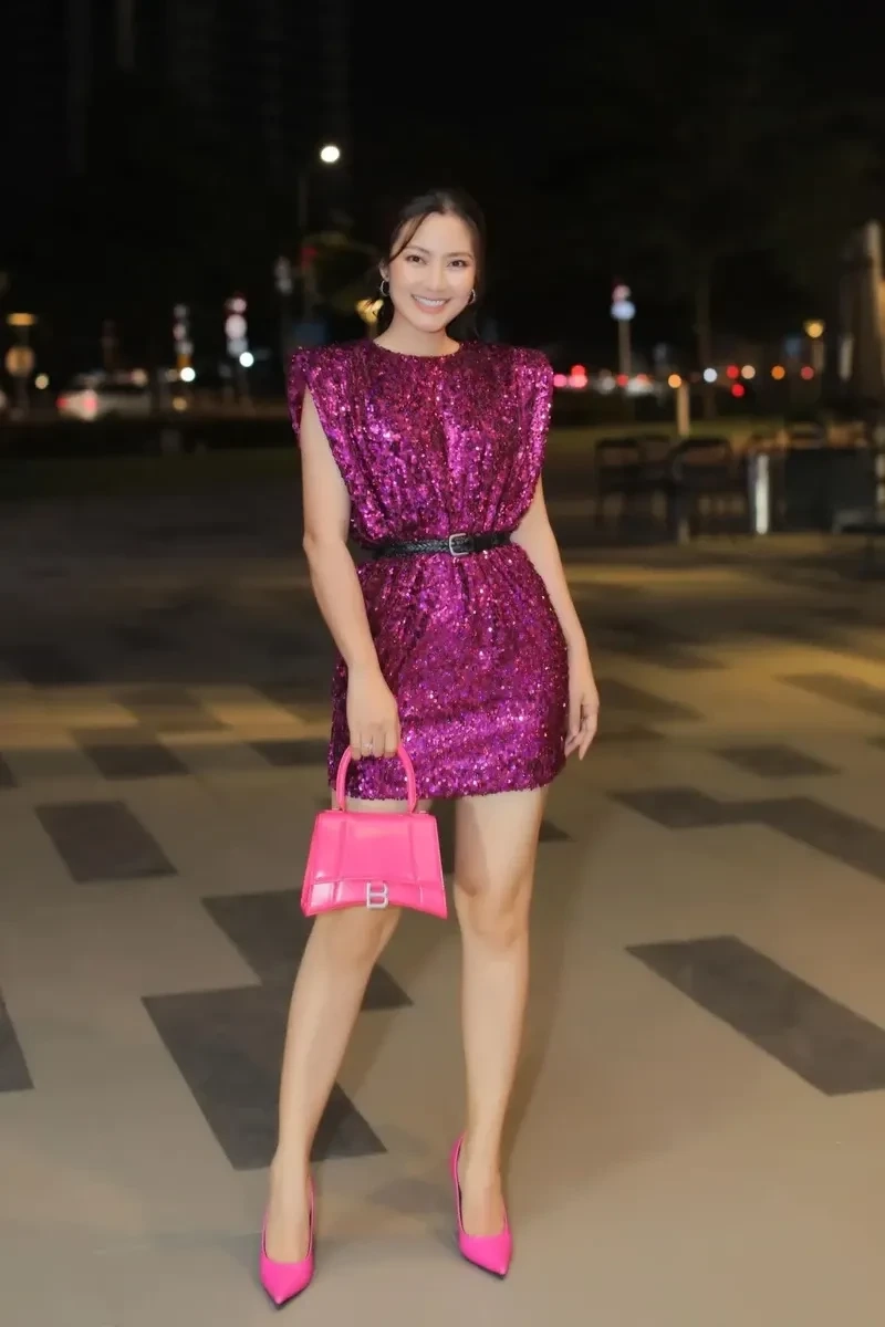 Ngoc Lan bikini là chủ đề thu hút sự quan tâm trên các nền tảng xã hội