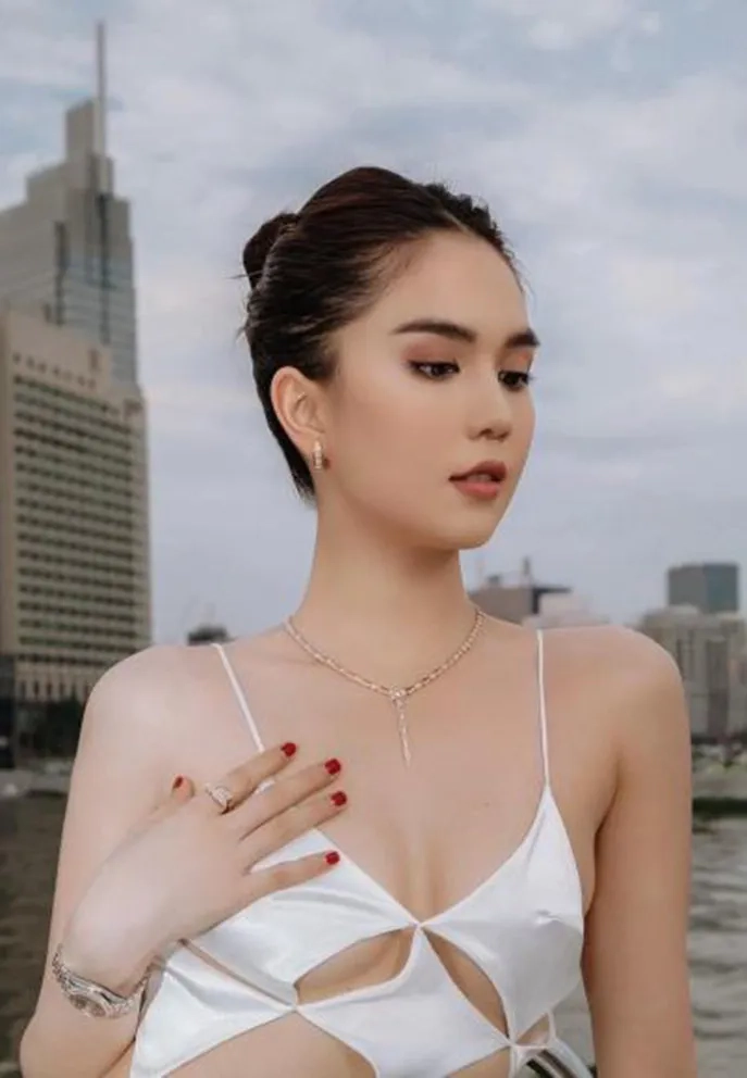 Ngọc Trinh mặc hở hang gây ấn tượng tại sự kiện lớn