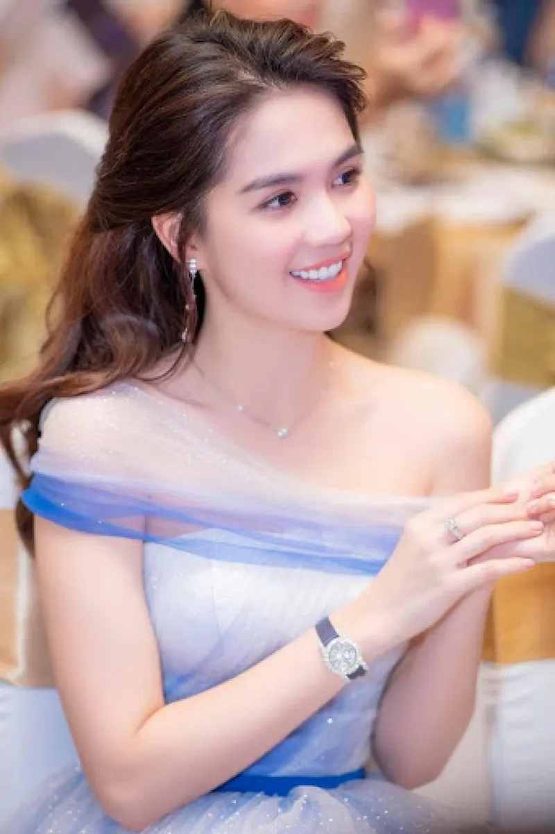Ngọc Trinh áo xuyên thấu luôn thu hút mọi ánh nhìn