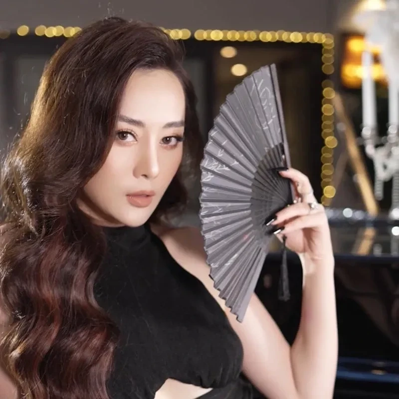 Hình ảnh Shark Bình và Phương Oanh nhận được sự chú ý từ công chúng