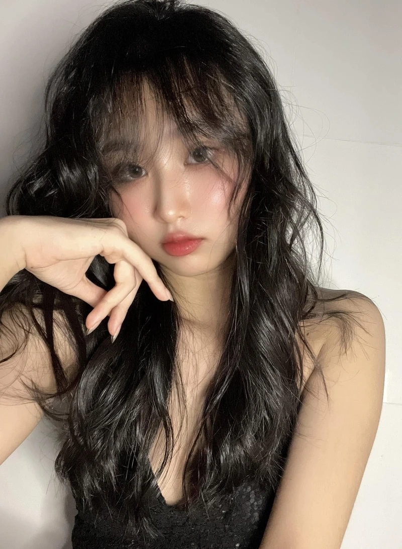 Hình nền gái đẹp dễ thương cho điện thoại thể hiện nét ngọt ngào và trẻ trung