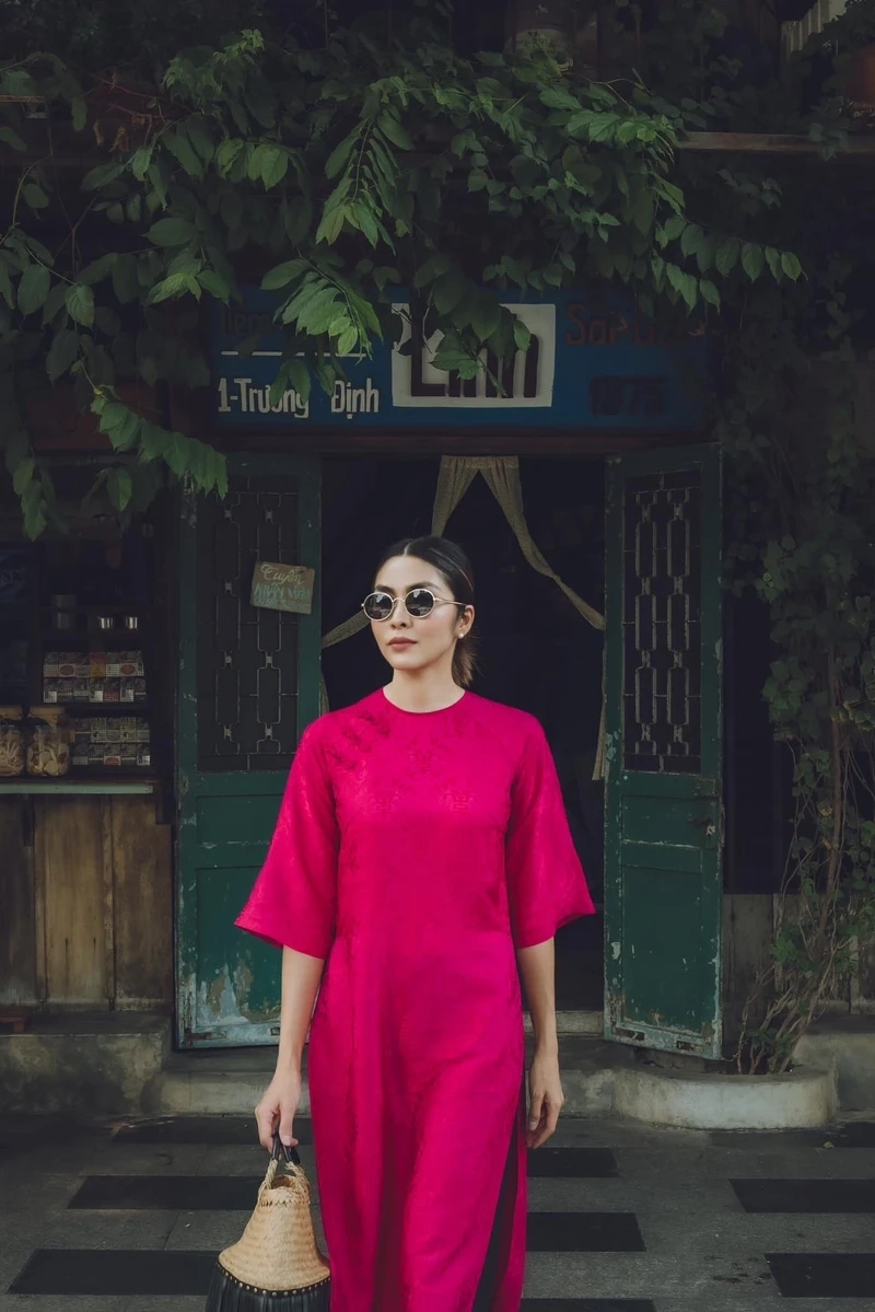 Thời trang Tăng Thanh Hà luôn thể hiện sự sang trọng và tinh tế