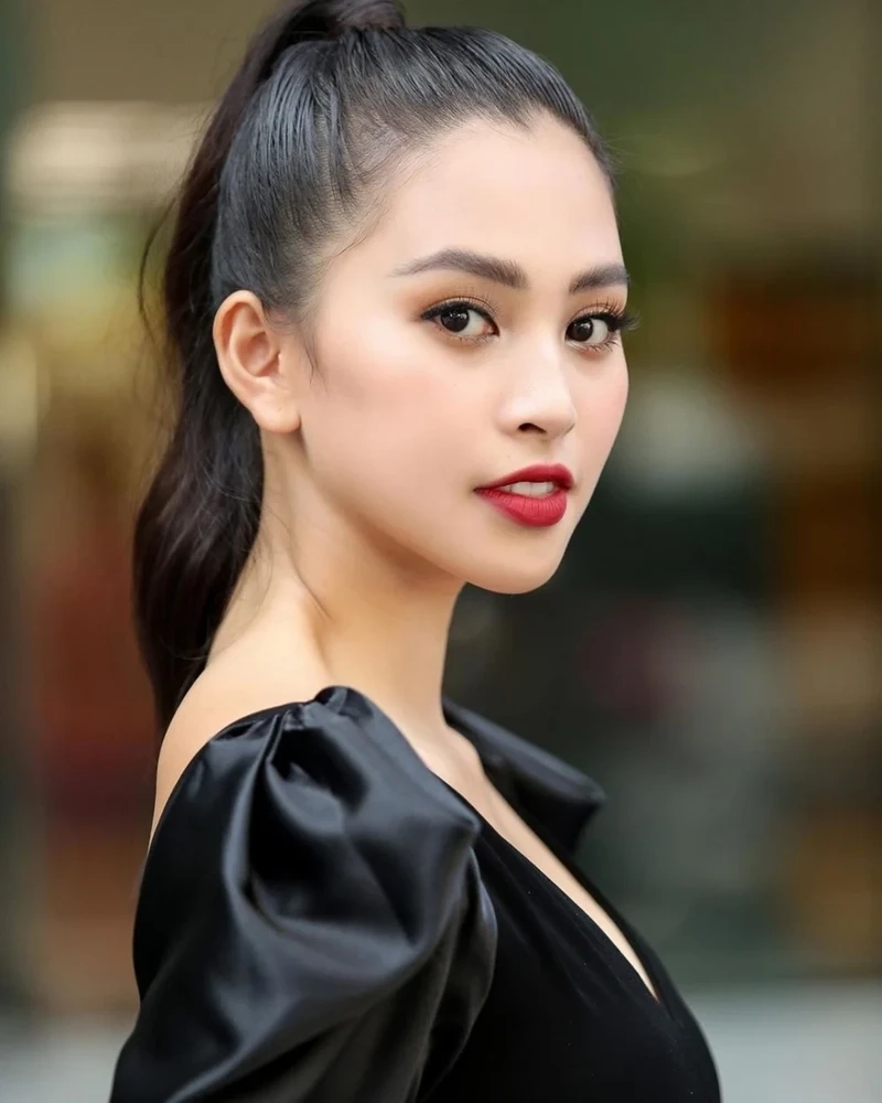 Tiểu Vy và bạn trai luôn khiến người hâm mộ tò mò về mối quan hệ