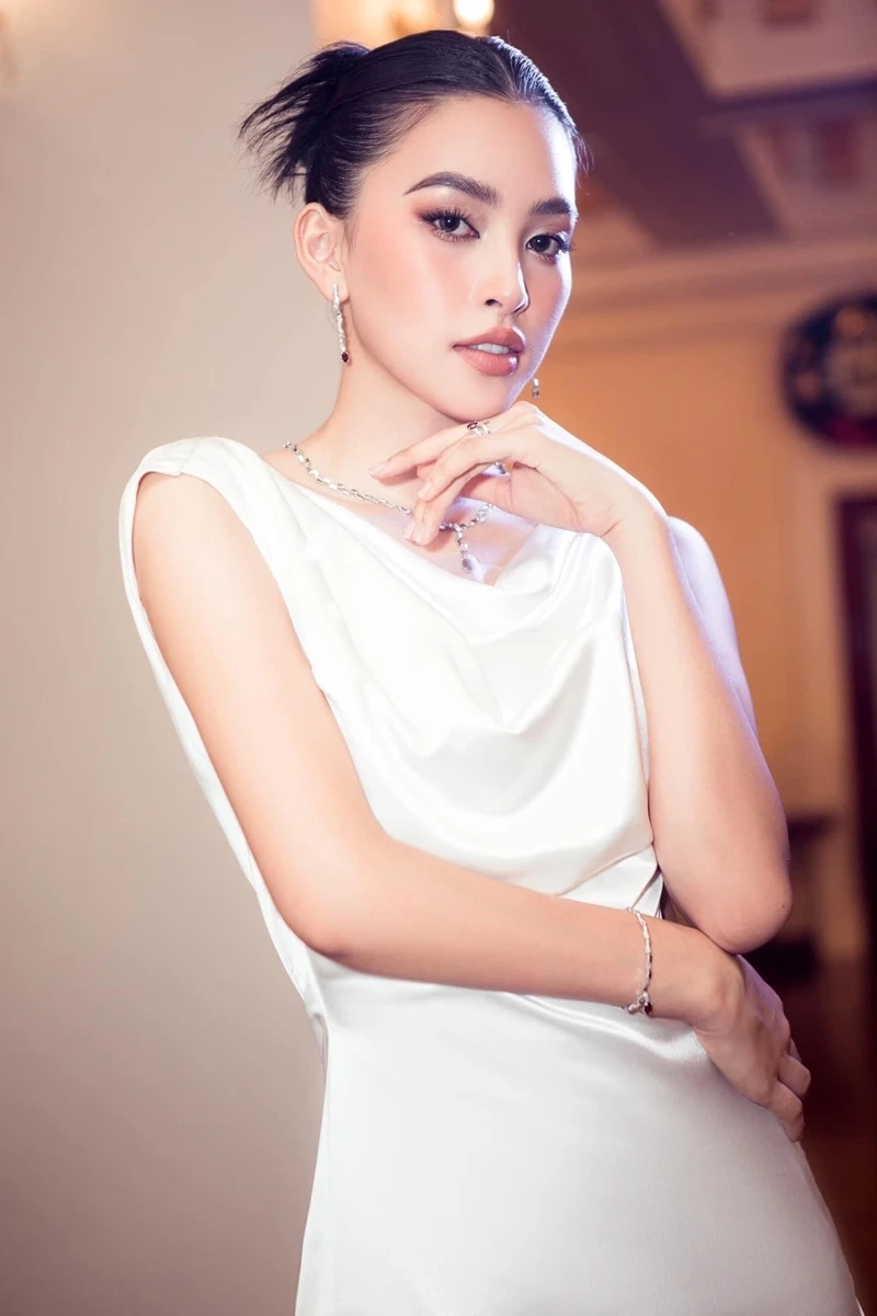 Hoa hậu 2018 Trần Tiểu Vy làm rạng danh Việt Nam trên đấu trường quốc tế