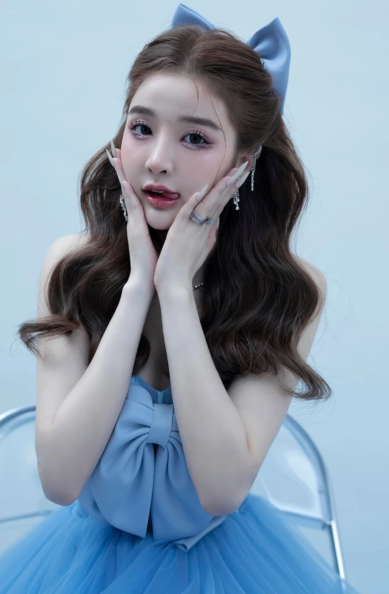 Hình ảnh gái xinh che mặt, tạo sự quyến rũ từ những chi tiết nhỏ