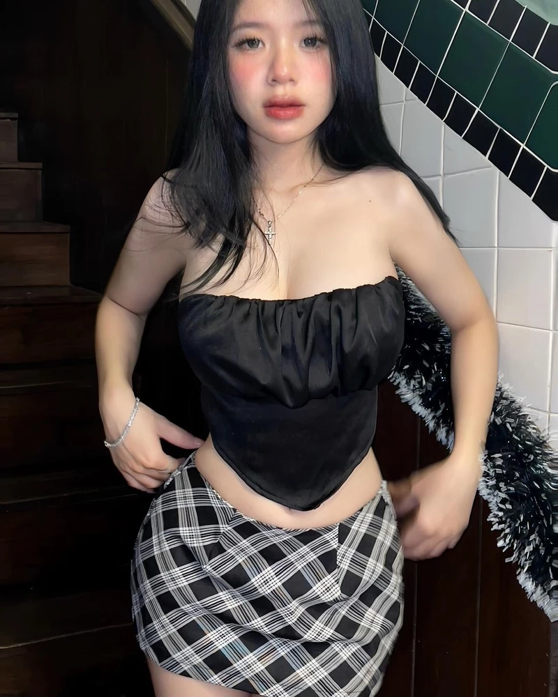 Ảnh gái xinh đeo kính, tạo nét độc đáo và thu hút ánh nhìn