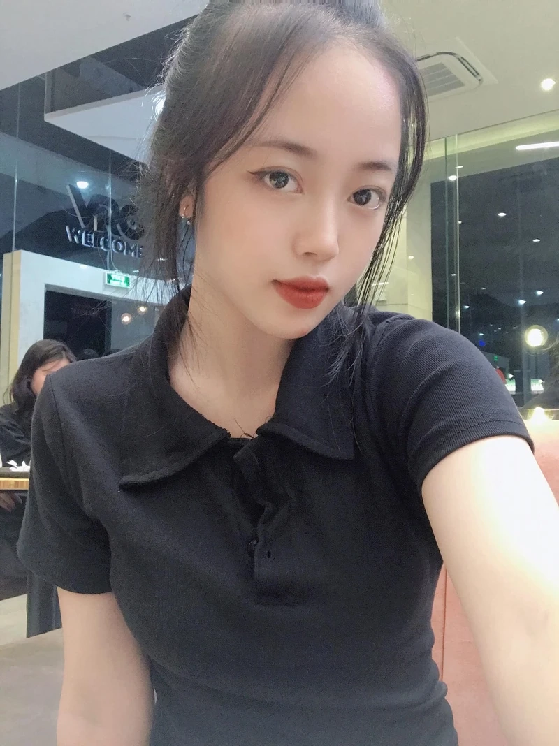 Kiểu tóc ngắn đẹp làm nổi bật gương mặt thanh tú và duyên dáng