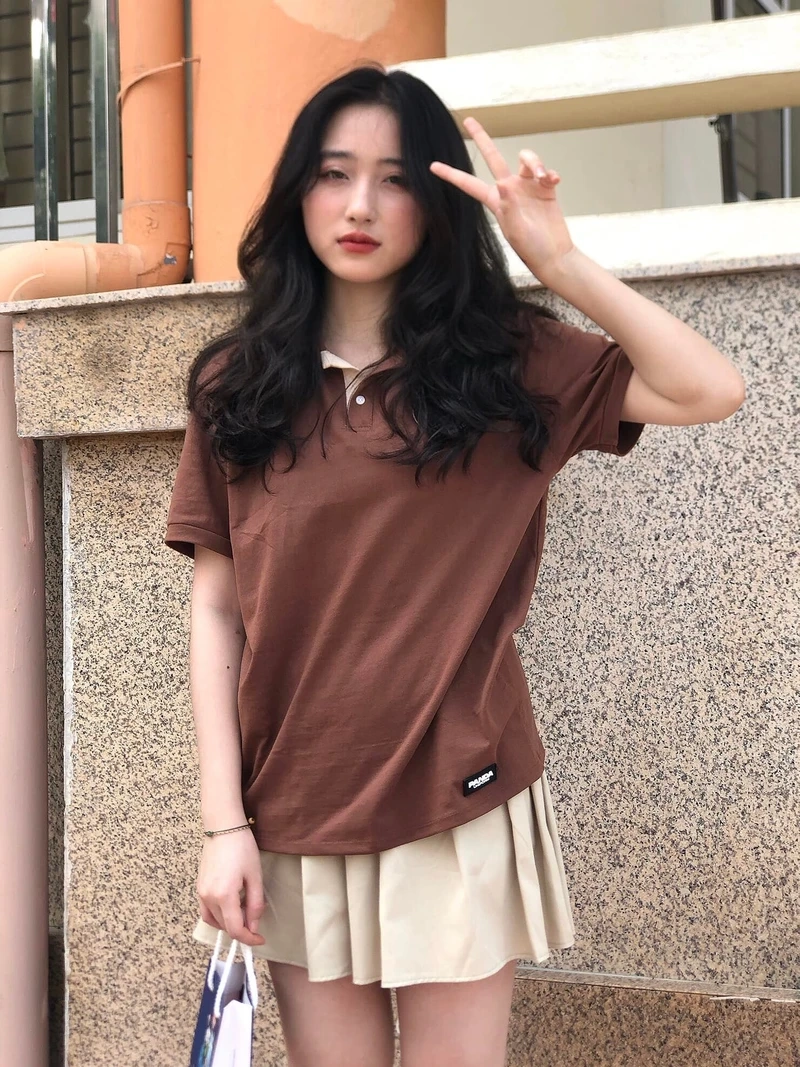 Gái xinh tóc dài đeo kính 2k10 nổi bật với vẻ đẹp cá tính