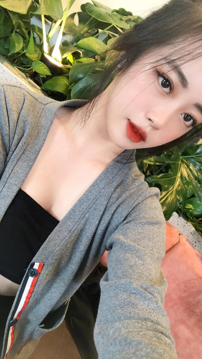 Hình gái xinh đeo mắt kính cute toát lên nét đẹp dễ thương