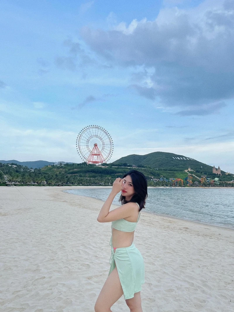 Hình gái xinh bikini khoe sắc vóc thu hút mọi ánh nhìn