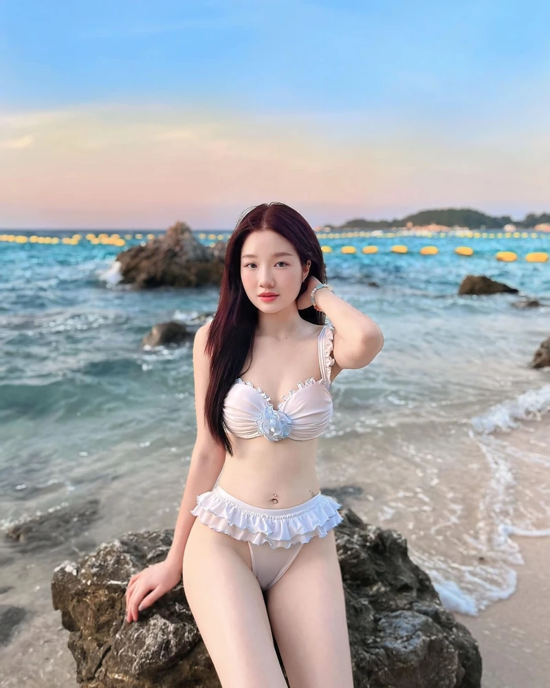 Gái xinh bikini sexy khoe trọn nét đẹp quyến rũ của mình