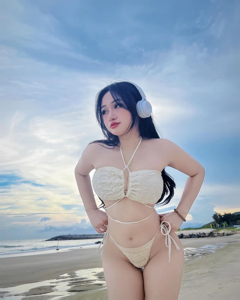 Hot girl Việt diện bikini khoe vẻ đẹp tự tin, quyến rũ