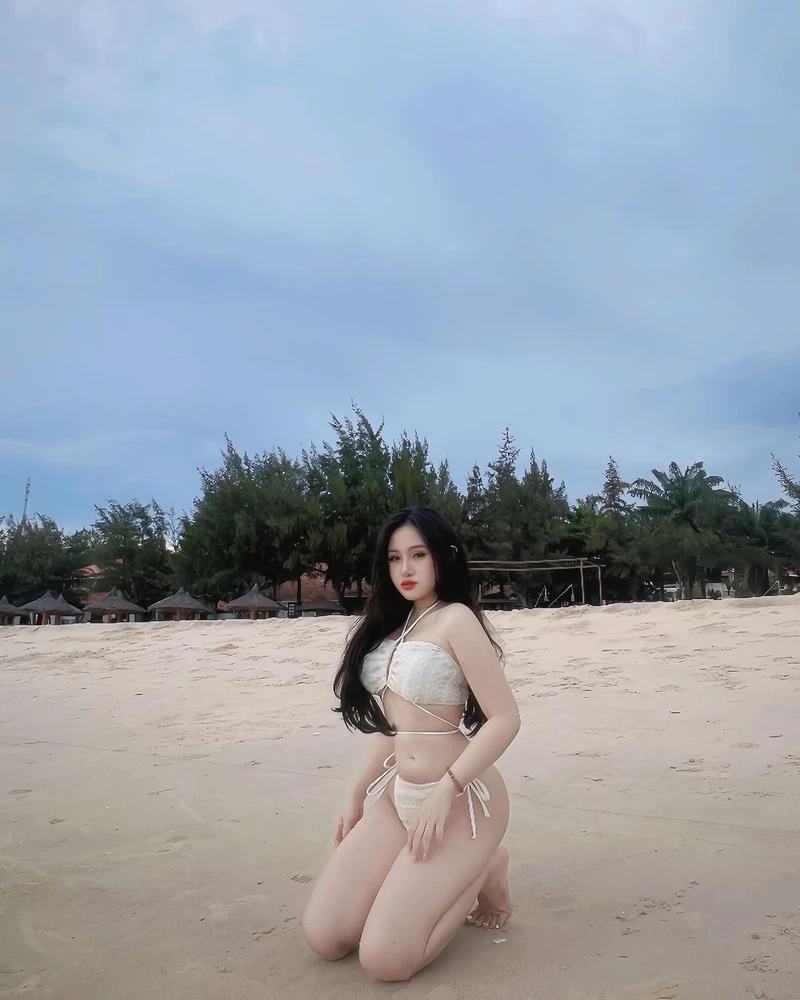 Ảnh bikini gái xinh tươi tắn với dáng vẻ hoàn hảo, gợi cảm