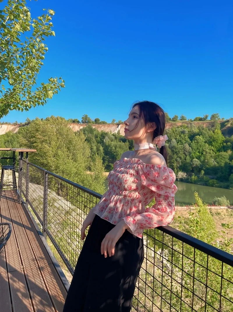 TikTok gái xinh cute nổi bật với nét đẹp thanh thoát và dễ mến