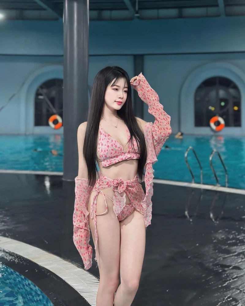 Hình nền cô gái anime đầy màu sắc và sự tươi mới trong thế giới fantasy