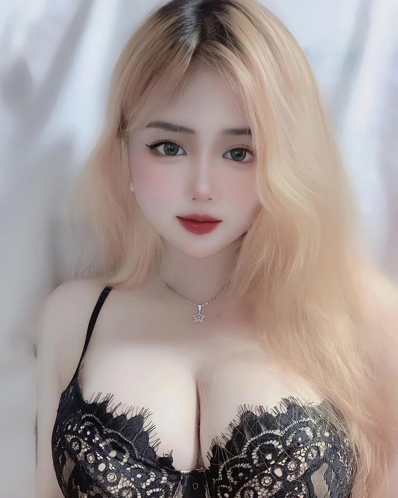 Gái xinh tóc dài đeo kính ngầu gây ấn tượng mạnh mẽ với phong cách độc đáo