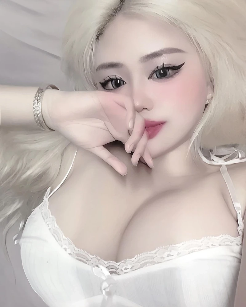 Hai mái dài mang lại vẻ đẹp cổ điển và dễ thương cho những cô gái yêu thích sự nữ tính