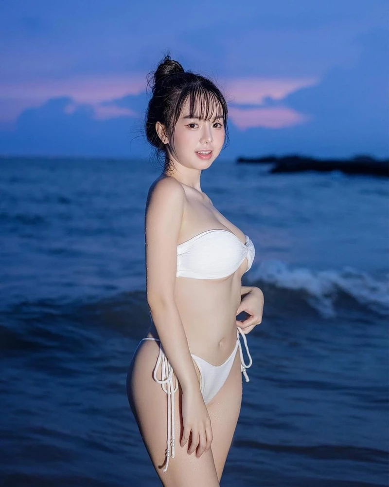 Gái xinh tóc ngắn ngang vai che mặt toát lên vẻ đẹp tự nhiên, dịu dàng