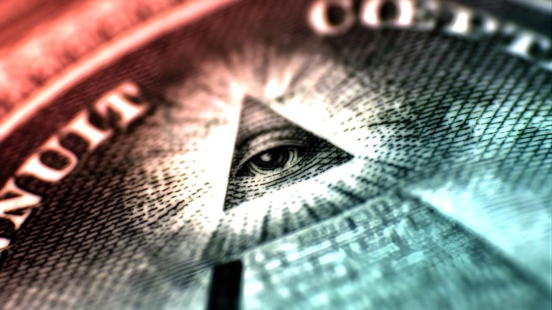 Làm sao để không bị cuốn vào vòng xoáy âm mưu? 